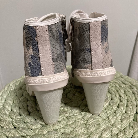 VINTAGE HAVANA Remiee Snakeskin Camo Gray/ White Leather Heel Bootie Size 6 - Picture 6 of 9